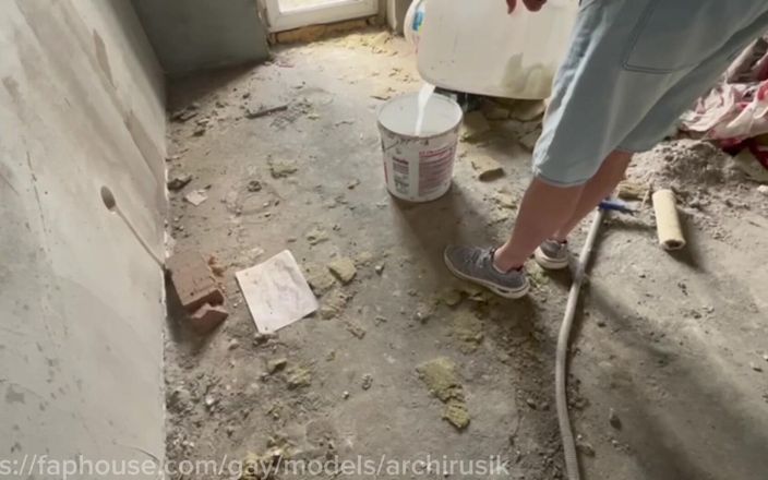 ArchiRusik: Строитель вышел из себя и заполнил рот своего босса полным спермой на публике.