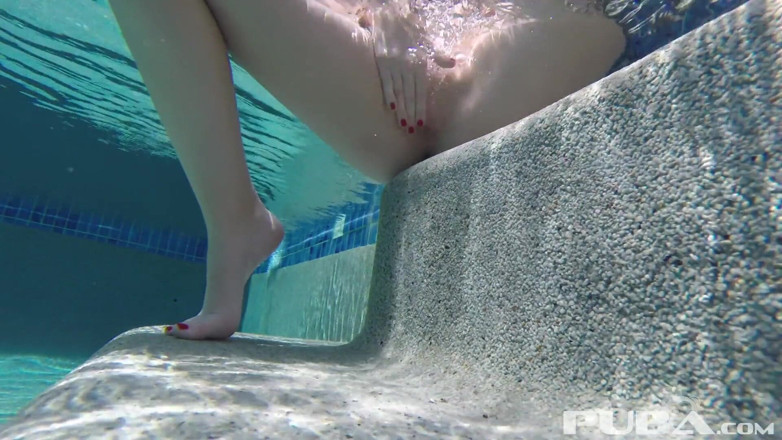 PUBA Solo: Séance de masturbation sous l'eau à la piscine avec Samantha Rone