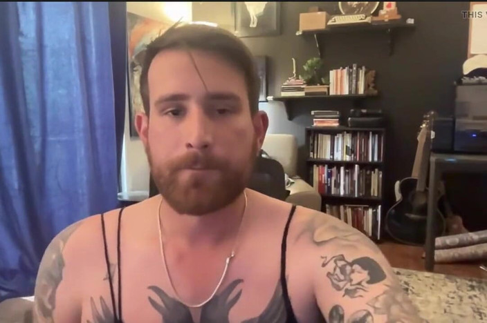 Dirtytrisha: Des collants déchirés et de la pisse