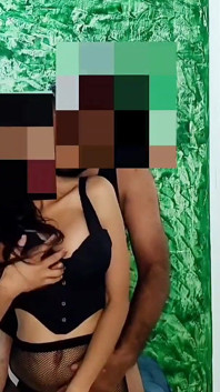 Hintli kadın evde patronundan sürpriz hediyeyle mutlu