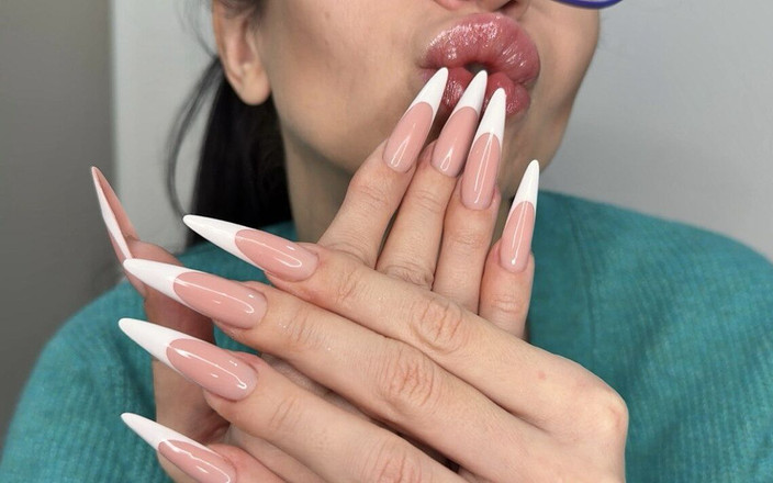 Julia domaina: Finger schnappen und lutschen, heiße französische Maniküre, lange nägel, scharfe...