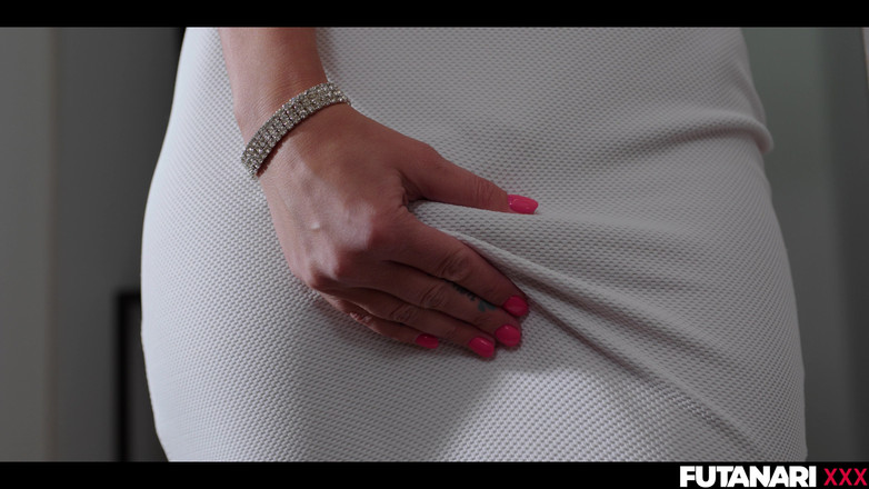 Futanari: Real Life Futanari - Cindy Shineはおもちゃで自慰行為をし、彼女のおっぱいと顔全体に精液を出します