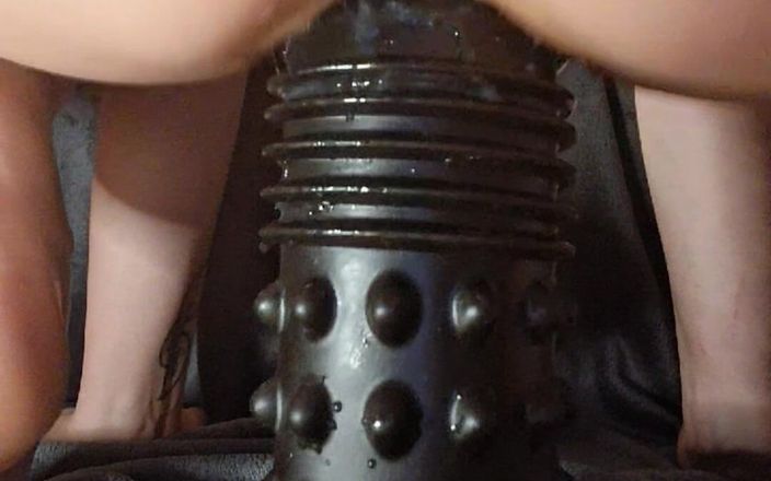 SklavinS_pervert: Sklavins speelt een kleine ronde met de nieuwe dildo voor...