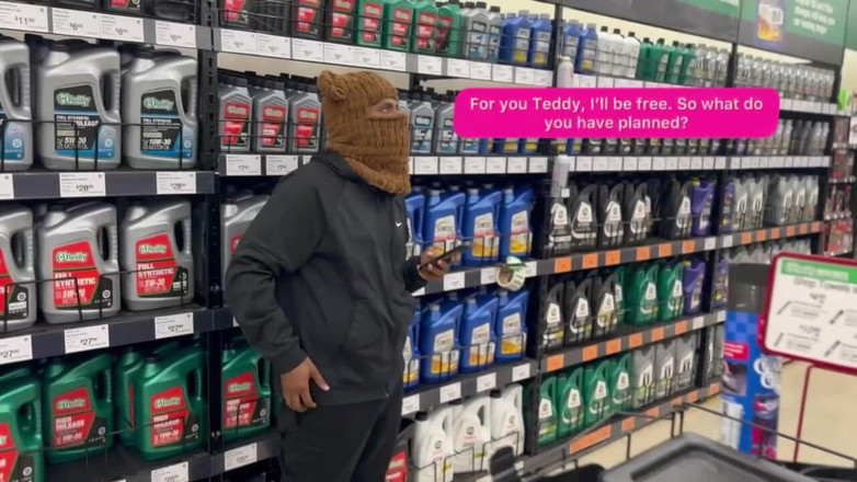 TeddyStrokez: Întinsă de Tiffany