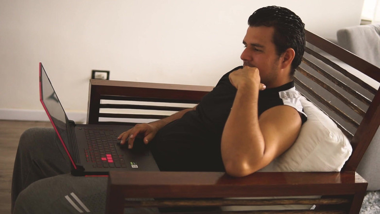 Naty Delgado: Latina milf madrasta fode com seu namorado e enteada depois...