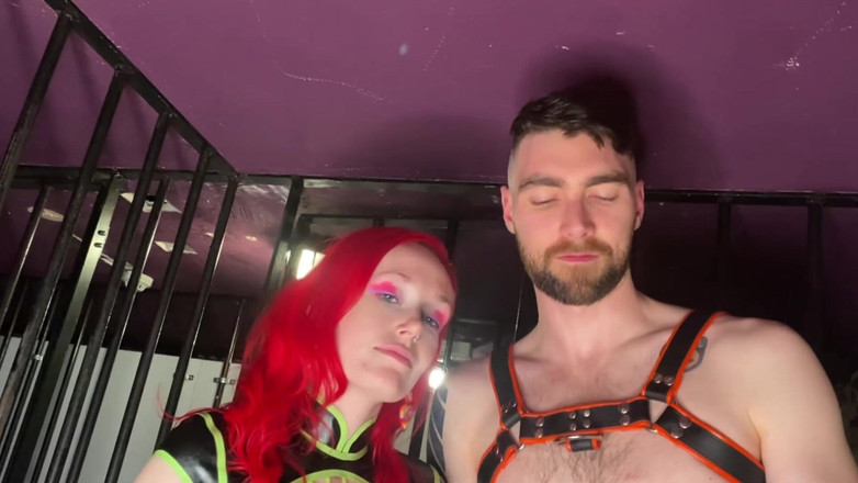 Goddess Transcendence: Zindan kölesi aşağılanıyor, kelepçeli ve karşılaştırılmış