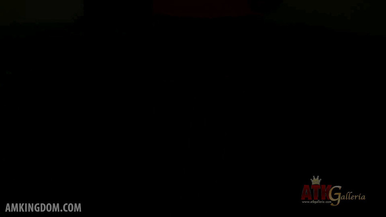 ATK Solo: Madison Heart ateşli sarışın bir bebek amını ovuyor