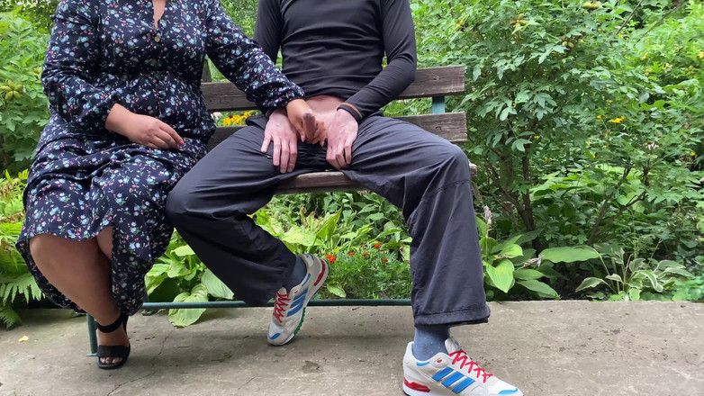 OurFetishLife: Il marito cornuto sarà felice con lo sperma di uno...