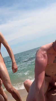 Plage espagnole bisexuelle, partie 2 - LETSGOBI