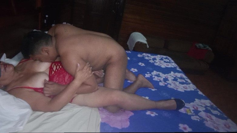 Milfta boohot: Sucking the Pussy of My Cheating Boss's Mature Lover