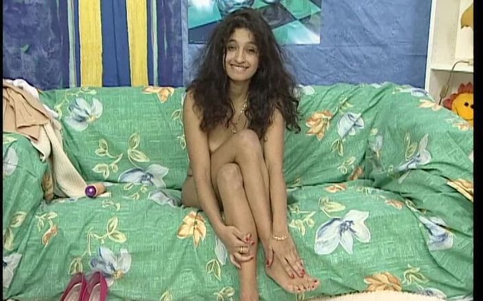 YOUR FIRST PORN: Argentinische het latina Gabriela Nacked