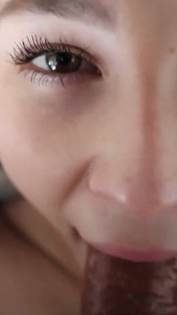 Liz Jordan bikini oral seks
