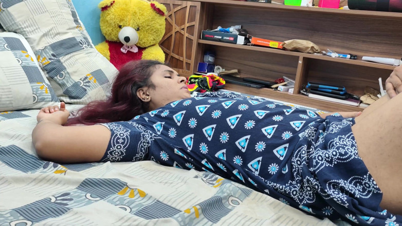 Vaigavarun45: Cặp đôi Mallu nóng bỏng và nụ hôn đùi liếm lãng mạn