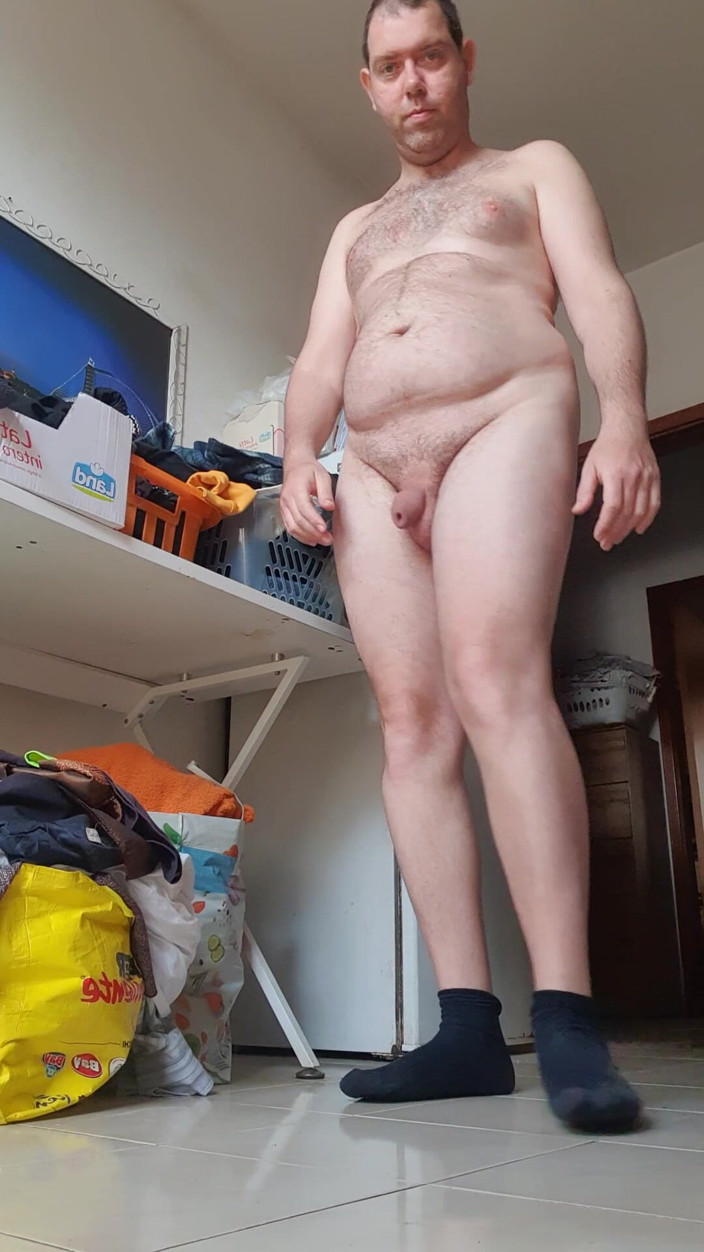 Mirko2589: Tutto nudo in casa