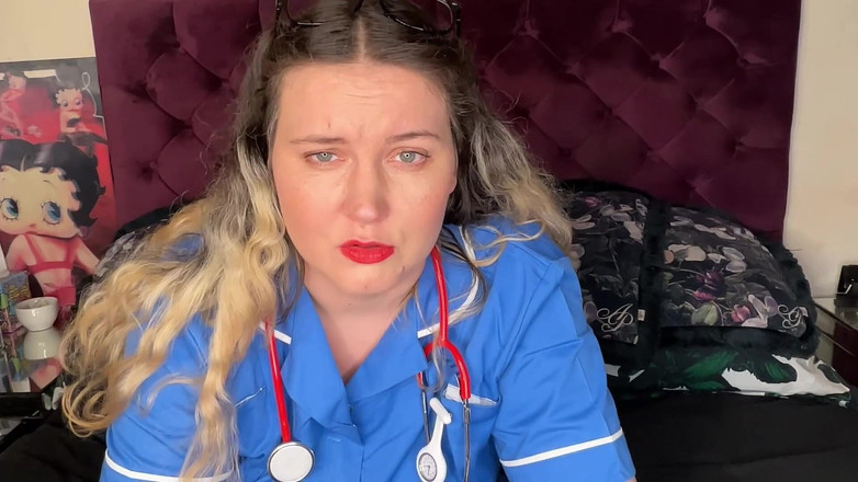 MissFFW: 그녀의 코를 불고 마침내 재채기를 받는 간호사 Ffw