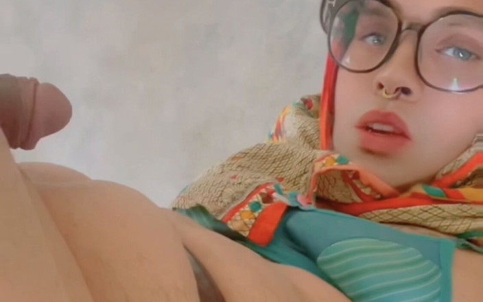 Apple00001: Simt presiunea pișatului- Înghițind și mâncând spermă