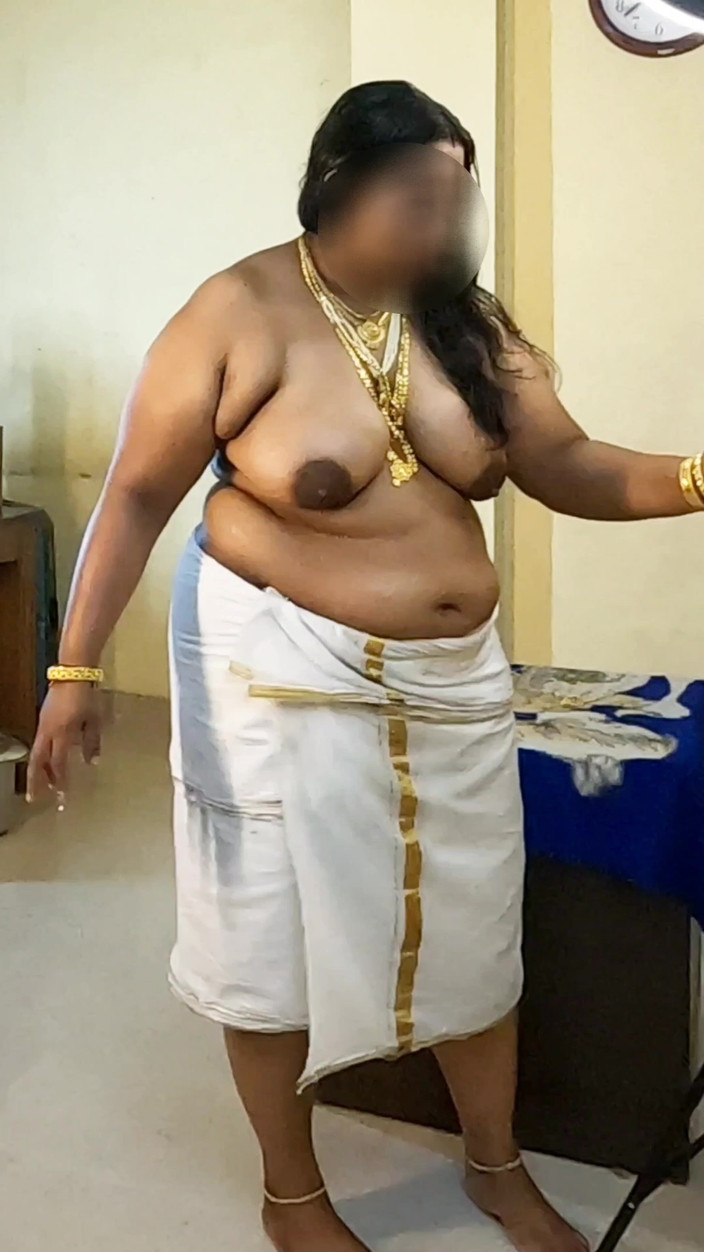 Anne Ipe: Awek India dalam pakaian tradisional, penggambaran bertelanjang atas dalam barang...