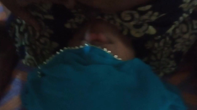 Sexy komil: Bhabhi ruhte sich aus, ich konnte mich nicht davon abhalten,...