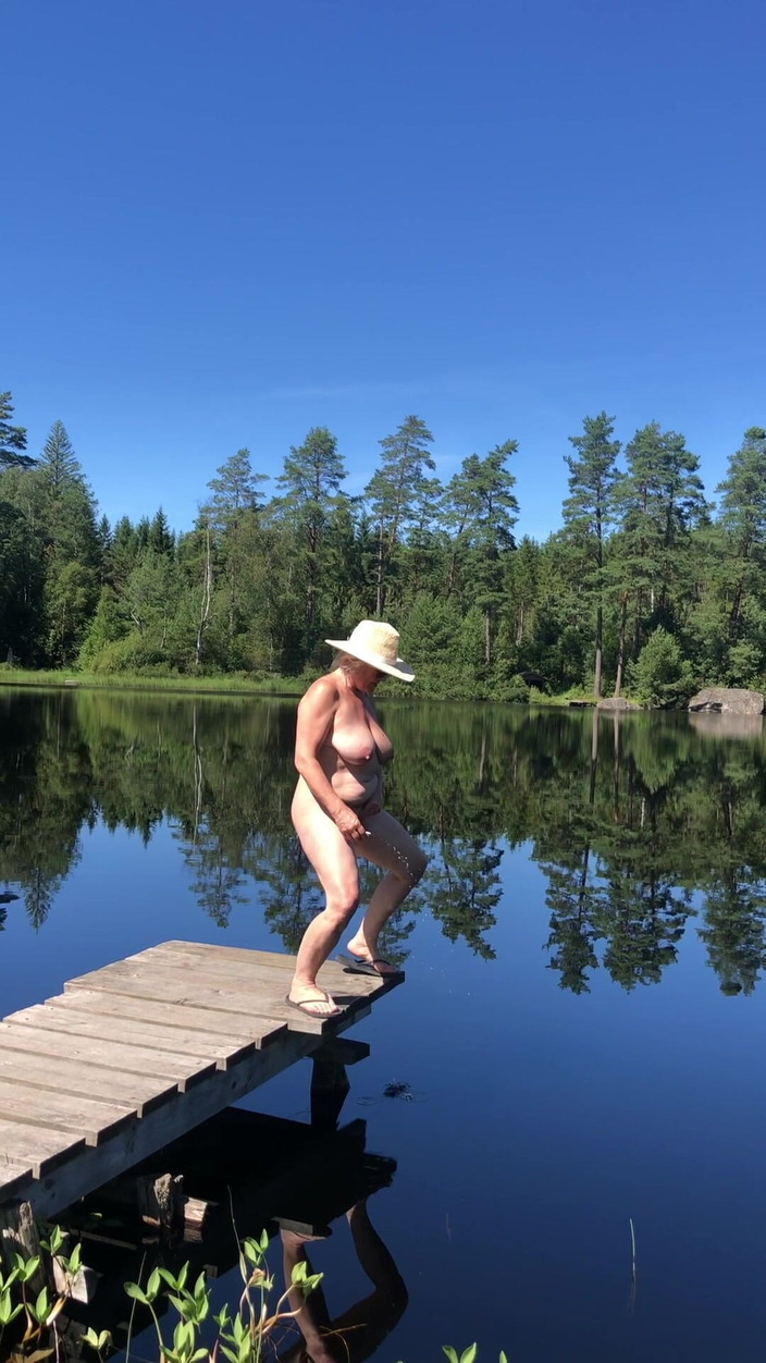 Hotwifekbh: Amatoriale fatto in casa maturo grandi tette moglie pissing