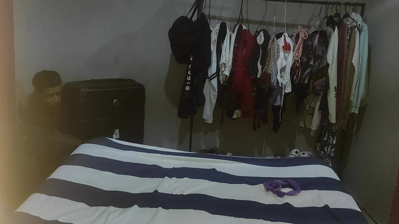 WhysMom: Auf meiner, während ich ihr zimmer betrete, um ihr ausziehen...