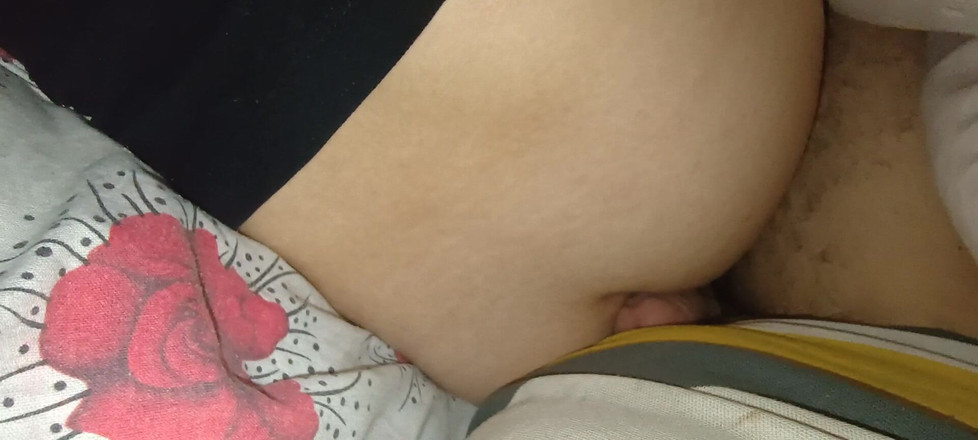 AncaLuxe: Gara-gara kelelahan, ayah tiriku masukin kontolnya ke dalam memekku dan...