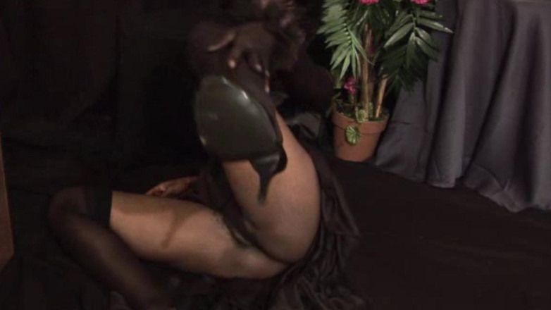 The Goddess Simone: Gothic latex glamour foot worship