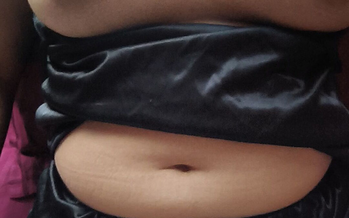 Naughtyroyalpair: 18 yaşındaki üvey kız kardeşimin mükemmel göğüsleri
