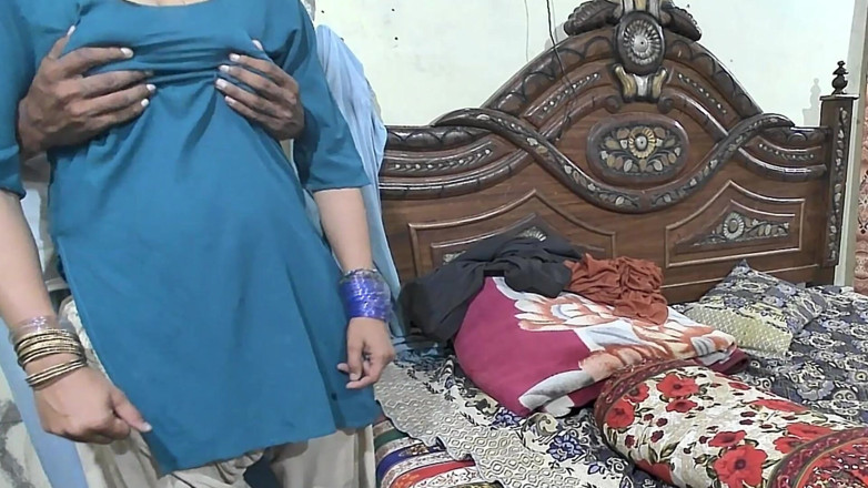 tarelgc: A Pakistani Coupleis Playing with Each Others