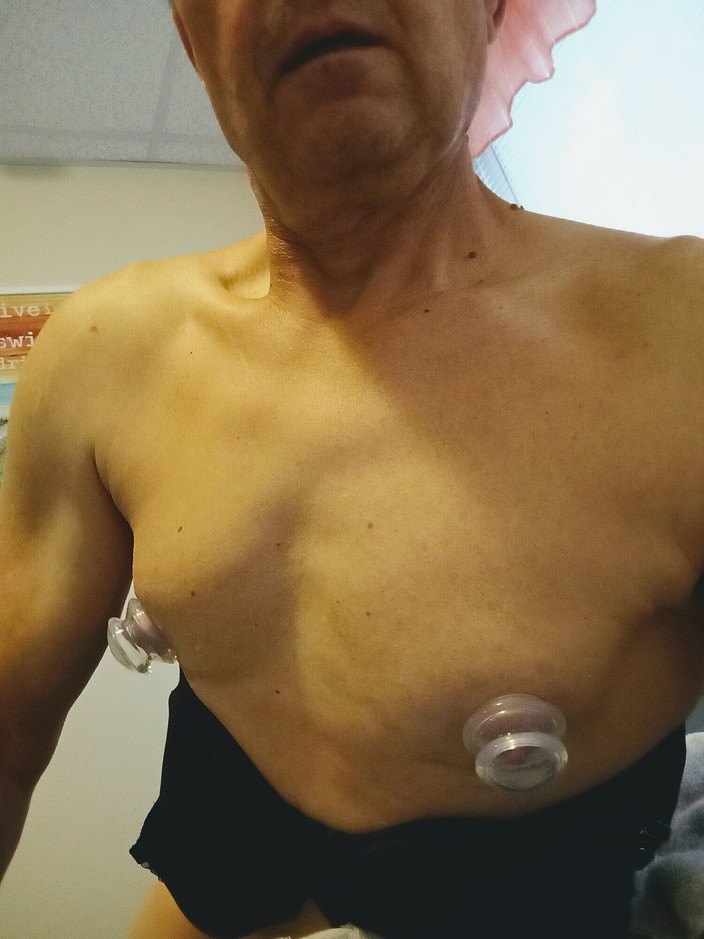 Jamie Engle: Jeu de seins.