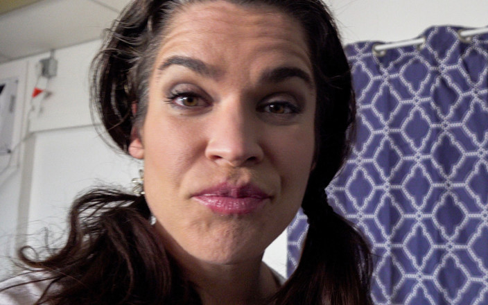 Sammi Starfish: Kongkek tekak untuk ibu tiri yang bomba bangun