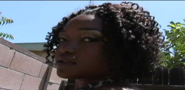 VOP Ebony Babes: Ebony potěšila tvrdé šukání velkým černým ptákem