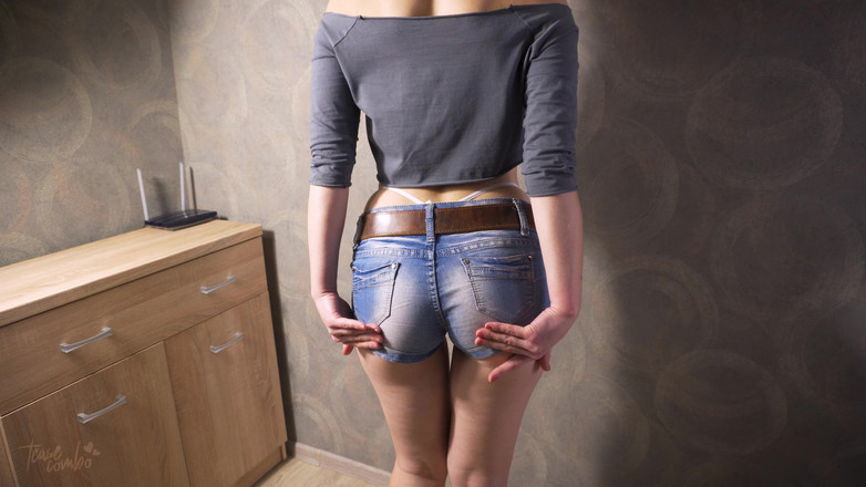 Teasecombo 4K: Sexy miLF in pantaloncini di jeans attillati lampeggiante bianco perizoma...