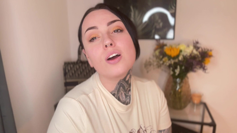 Miss Valentina: Почисти мою дупу