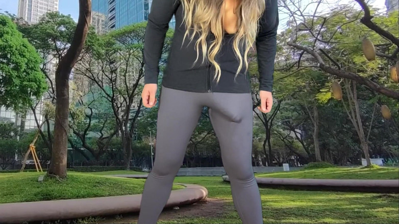 Lucas Nathan King: राक्षसी लंड किन्नर पार्क में चिढ़ा रही है