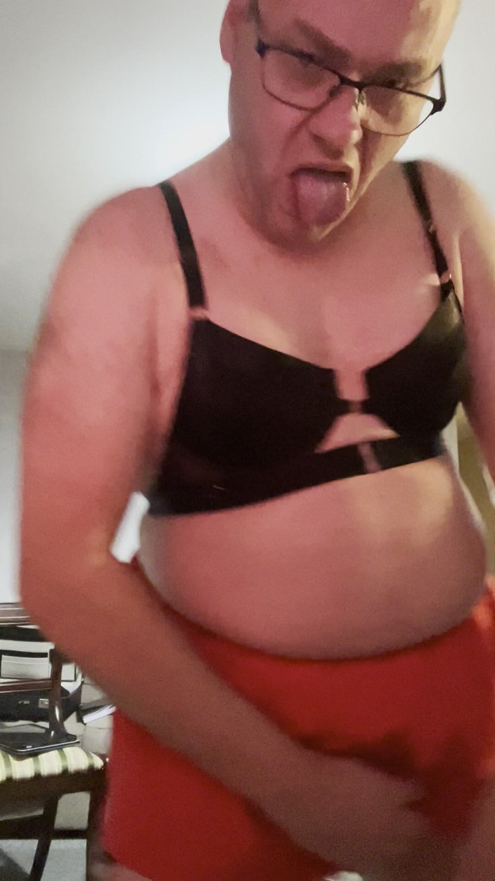 Ancient456: Mein enger schwarzer bh