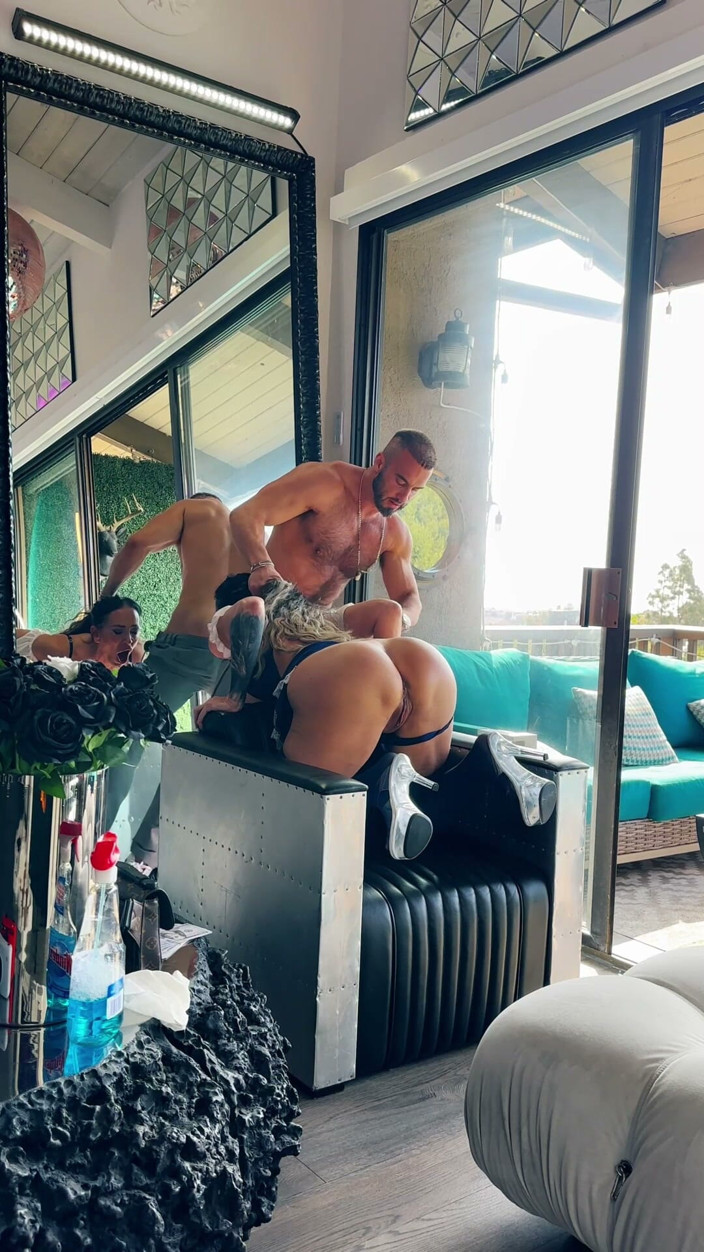 MandyBrightXXX: 女仆得到了一份额外的工作