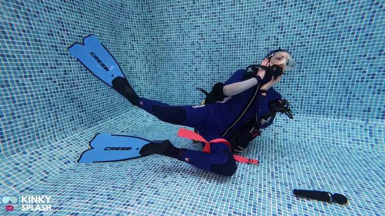 UKCuteGirl Lucy Lauren: Underwater Scuba Strip Challenge &amp; Vibe Climax