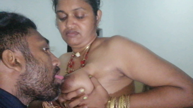 Tina Baby: Bhabhi desi tertangkap suami mengongkek setiausaha pejabatnya – dia mengongkek fatherinlaw