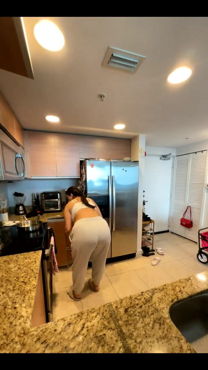 Dani Valentina: Bonjour chéri!