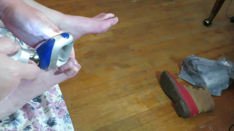 BBW nurse Vicki adventures with friends: Nurse Vicki grinds her toe nails down with her electric...