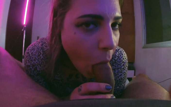 EmmaInkTrans: Emma ink, gadis trans hot bertato lagi asik nyepong dan...