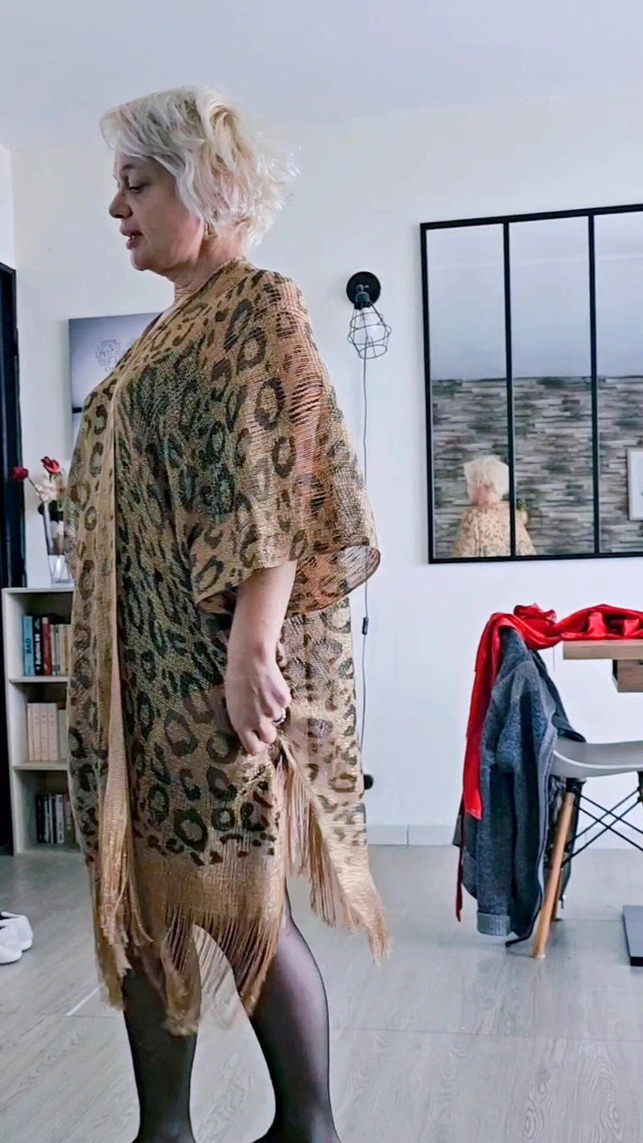 Sofy13: V sexy oblečení čekám, až přijdeš ošukat moji kundičku a zadek