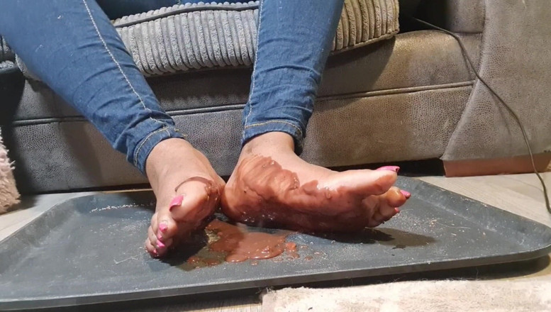 Simp to my ebony feet: chocolate feet