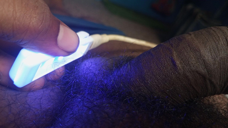 Sweet Indian cock: Un masaj cu ulei de pulă mare și fată prietenă suge...