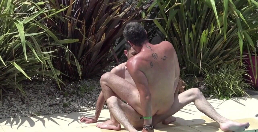 Crunch French bareback porn: 수영장 근처에서 야외 캐스팅을 위해 섹시한 탑 트윈크에게 따먹히는 내 친구 D Imitri