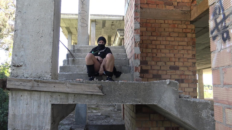 Souzan Halabi: O soție celebră din Heliopolis cu un piept lăptos își închide biroul și...