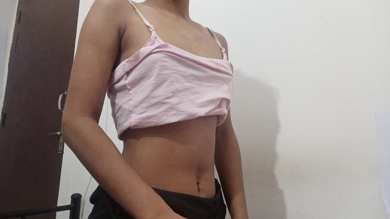 desigirl93: Desi Bhabhiは彼女の全裸の体を見せるのを楽しんでいます テレグラムID