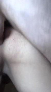 Sex fără prezervativ cu 2 băieței și o femeie mai în vârstă