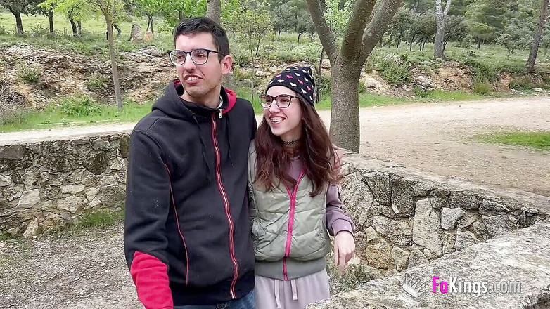 FAKings: "Un couple de pays cherche une baise à la campagne. L'expérience...