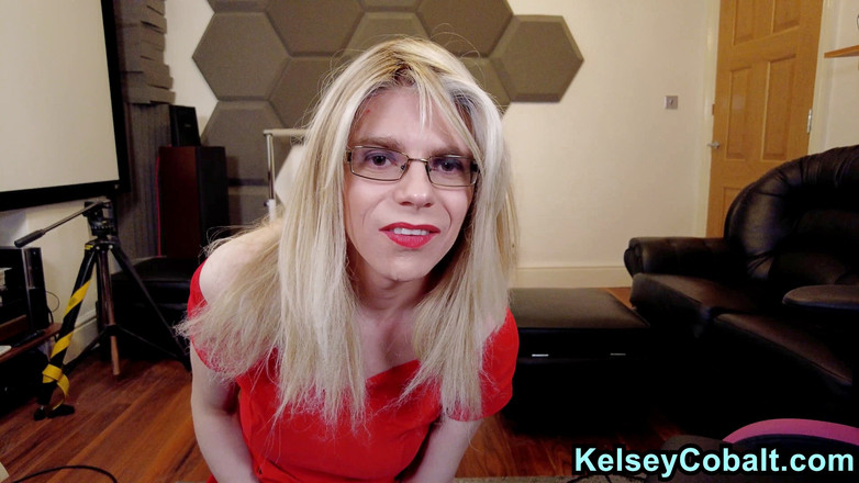 KelseyCobalt: Crossdresser穿着红色礼服和丝袜高潮